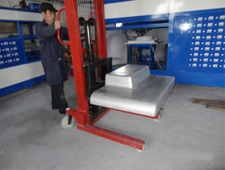 吸塑加工現(xiàn)場