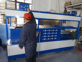 全自動(dòng)吸塑成型機(jī)